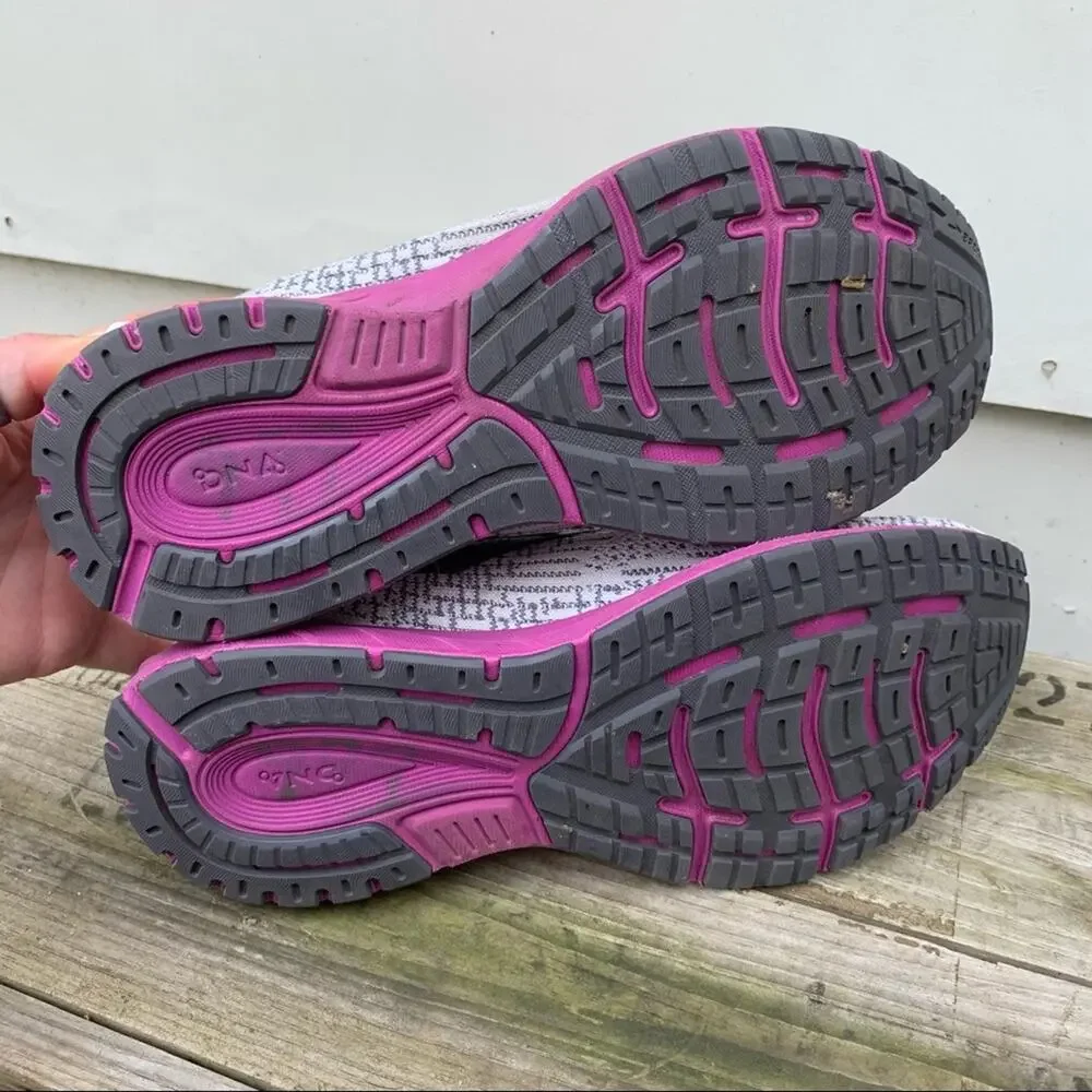 Brooks Revel 3 neutral cushion running shoes 9.5B